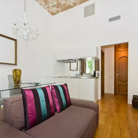 Apartment Boutique Apartment Palazzo Priotti - Elegantissima